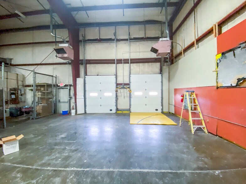 More Photos Of 11080 Irma Dr, Northglenn Manufacturing For Lease