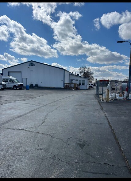 More Photos Of 3442 Merchandise Dr, Rockford Mixed Retail For Sale