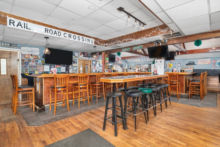 More Photos Of 1 Wall St, Cromwell Restaurant For Sale