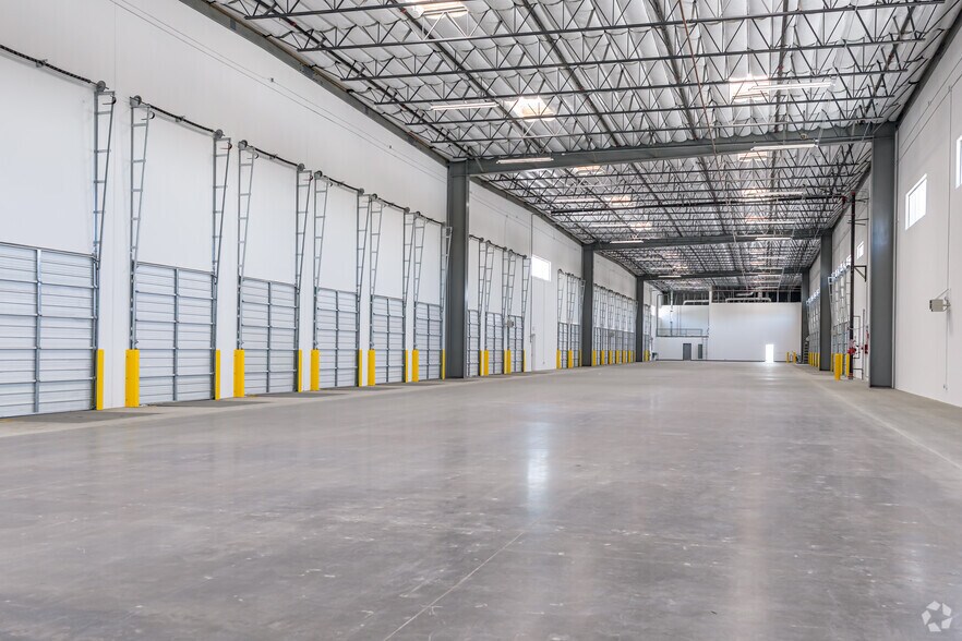 More Photos Of 19472 Cajon Blvd, San Bernardino Distribution For Lease