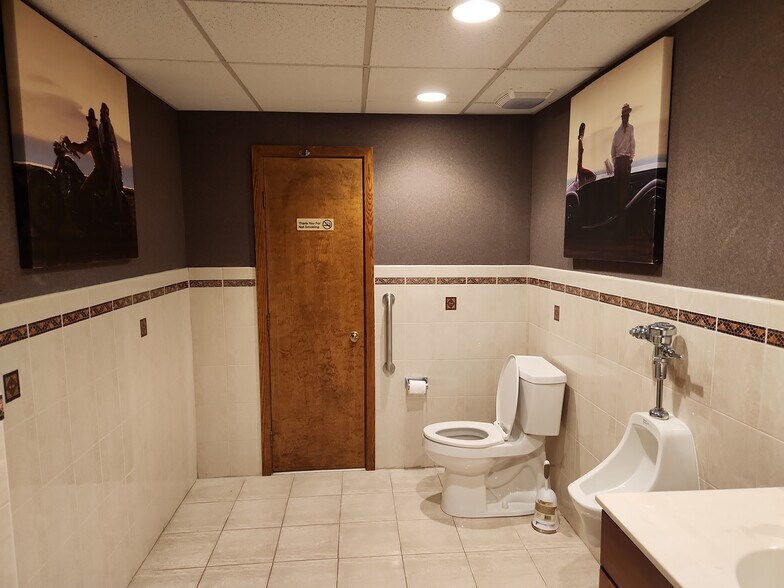 More Photos Of 3121 E Boundary Ct, Midlothian Office For Sale