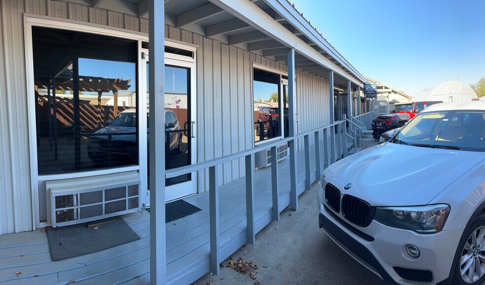 More Photos Of 28 NE 28th St, Oklahoma City Flex For Sale