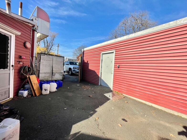 More Photos Of 3321 Oceanside Rd, Oceanside Convenience Store For Sale