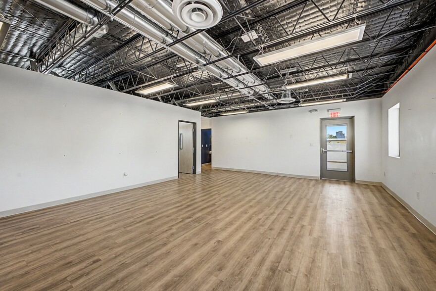More Photos Of 1805 W Van Buren St, Phoenix Storefront Retail Office For Sale