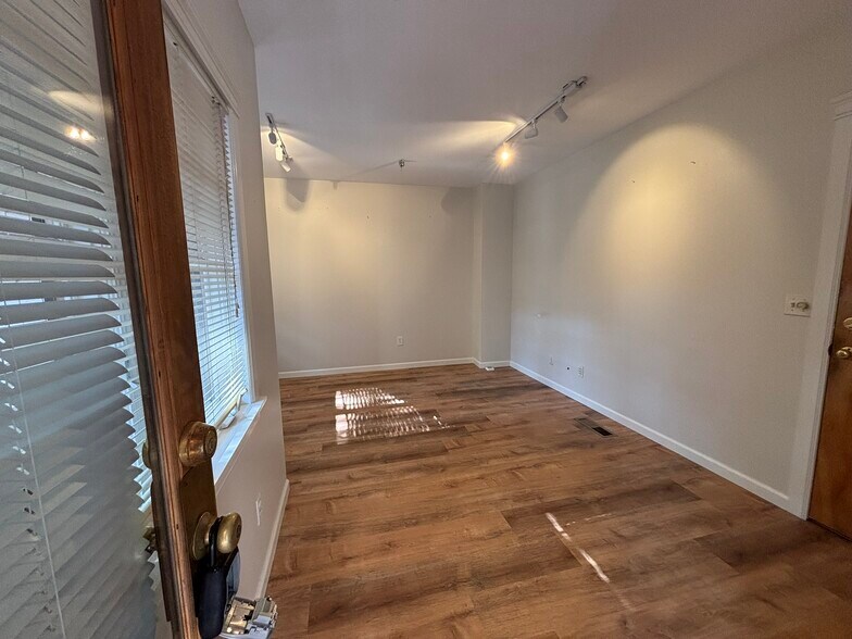 More Photos Of 1634 Walnut St, Boulder Office For Sale
