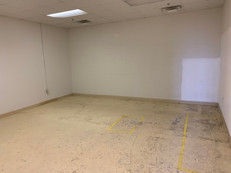 More Photos Of 311 Jesse Jewell Pky, Gainesville Office For Lease