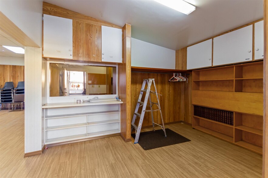 More Photos Of 33860 Pine st, Abbotsford Flex For Sale