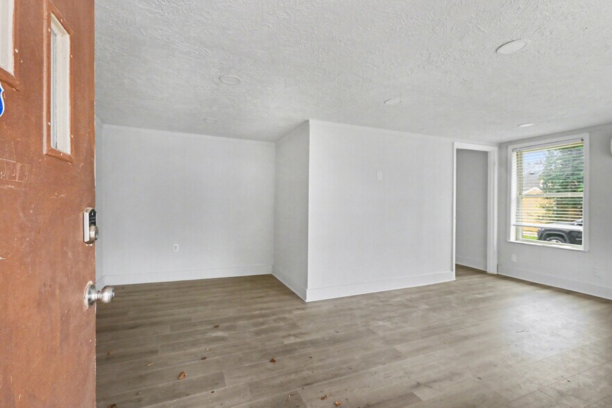 More Photos Of 5709 5th St, Katy Medical For Lease
