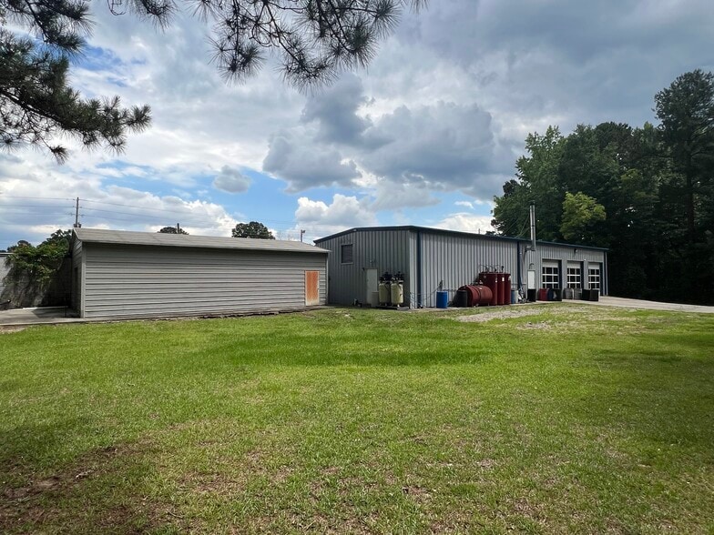 More Photos Of 13715 NC 50 Hwy N, Willow Spring Auto Repair For Lease