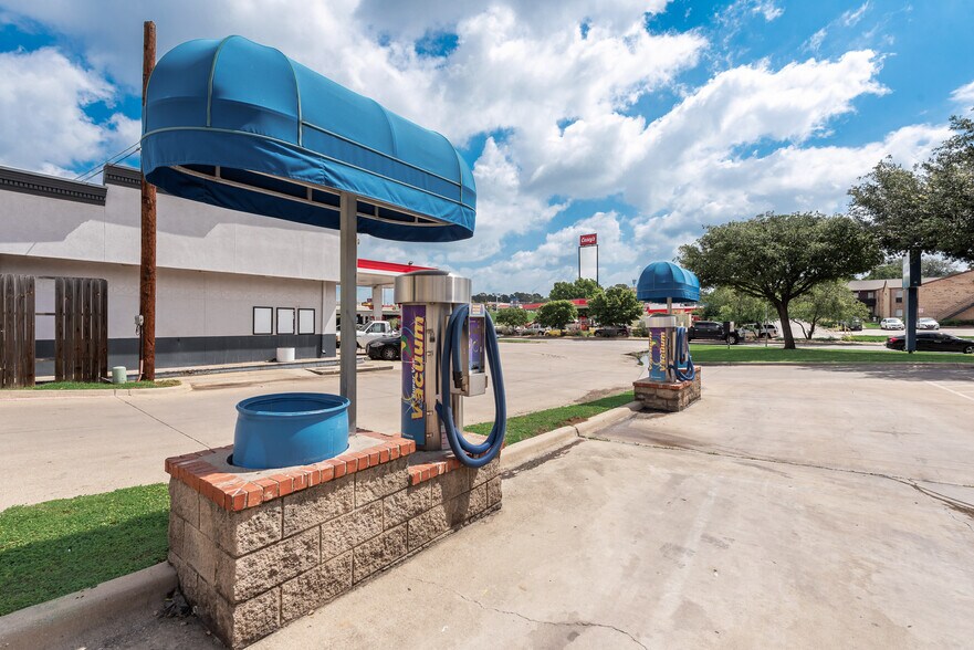 More Photos Of 1704 Teasley Ln, Denton Specialty For Sale