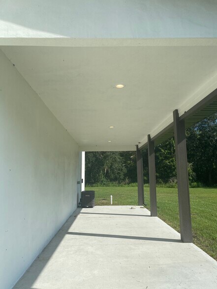 More Photos Of 153 S US Highway 1, Oak Hill Auto Repair For Sale