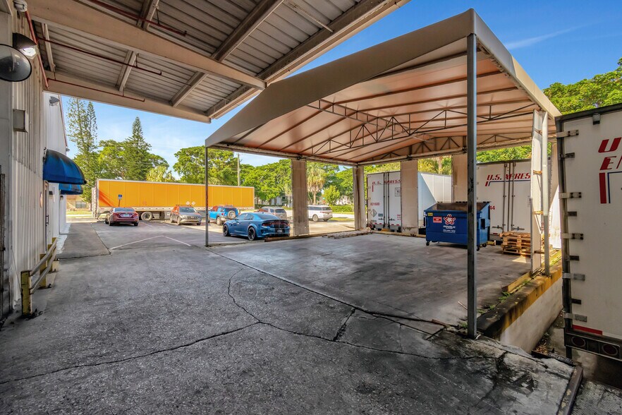 More Photos Of 198 Lock Rd, Deerfield Beach Warehouse For Lease