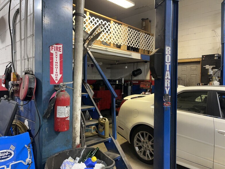 More Photos Of 323 Clinton St, Hempstead Auto Repair For Sale