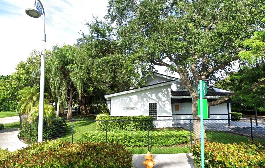 More Photos Of 18140-18142 SW Franjo Rd, Miami Office For Lease