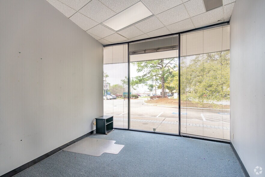 More Photos Of 12501-12607 Gulf Fwy, Houston Unknown For Lease