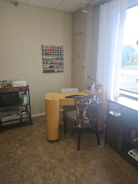 More Photos Of 1101 Chestnut St, Coplay General Retail For Lease