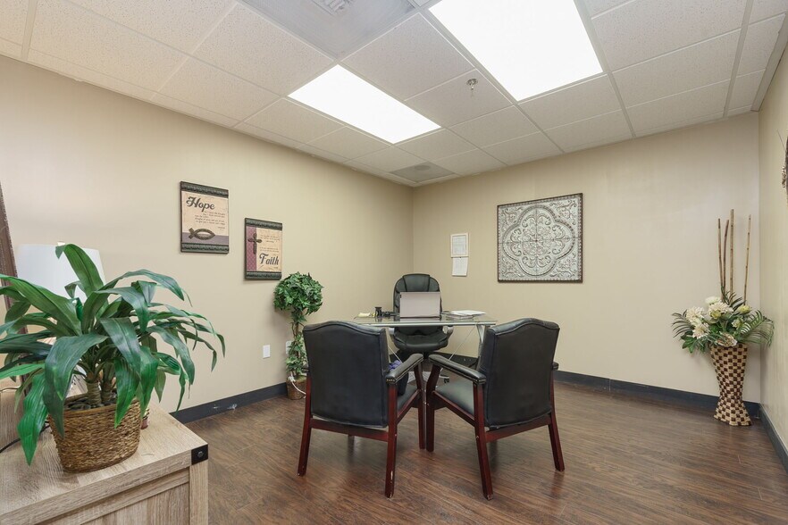 More Photos Of 2311 Statham Blvd, Oxnard Warehouse For Lease