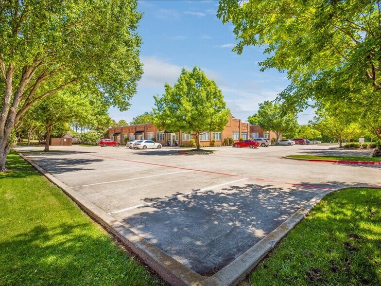 More Photos Of 502 N Carroll Ave, Southlake Unknown For Lease