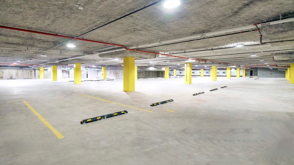 More Photos Of 153-44 S Conduit Ave, Jamaica Warehouse For Lease