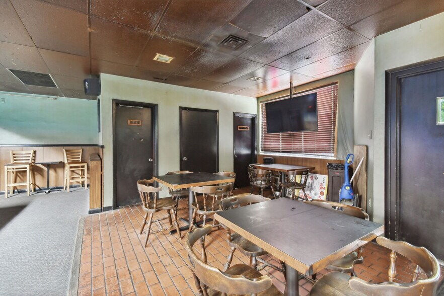 More Photos Of 1212 Rogers St, Clearwater Bar For Sale