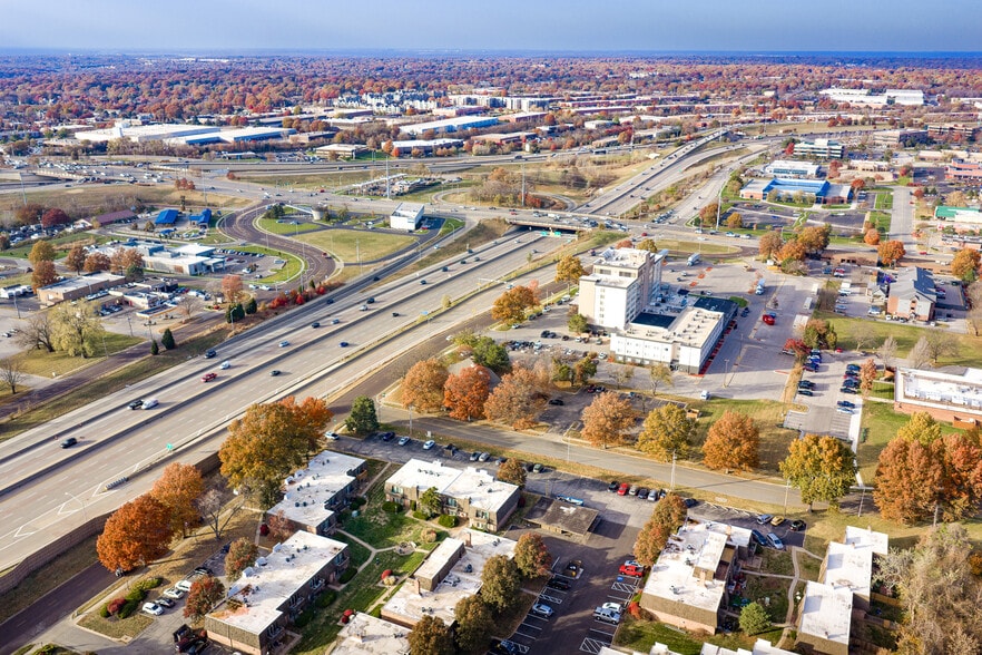 More Photos Of 8880 Ballentine St, Overland Park Office For Sale