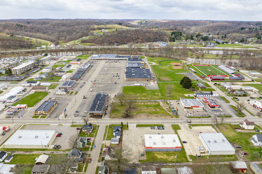 More Photos Of 300-499 Downtowner Plz, Coshocton General Retail For Sale