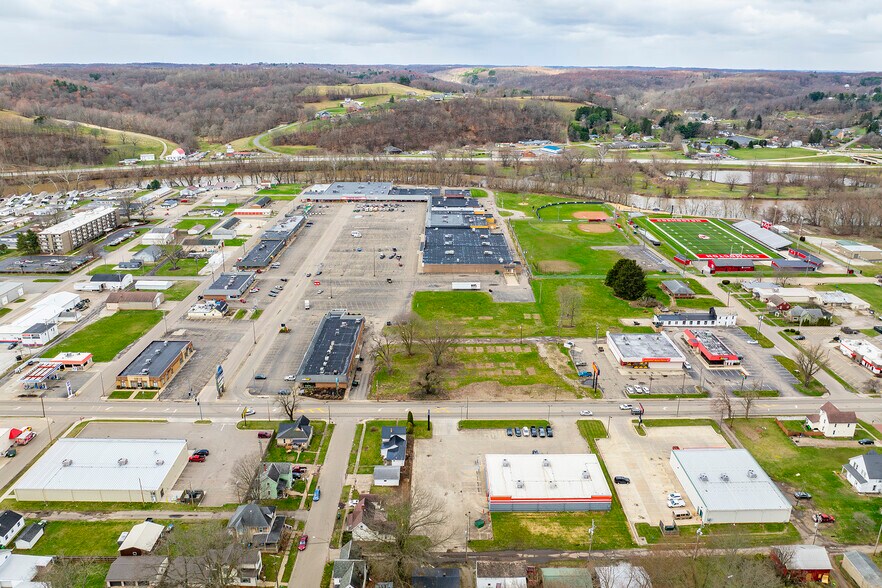 More Photos Of 300-499 Downtowner Plz, Coshocton General Retail For Sale