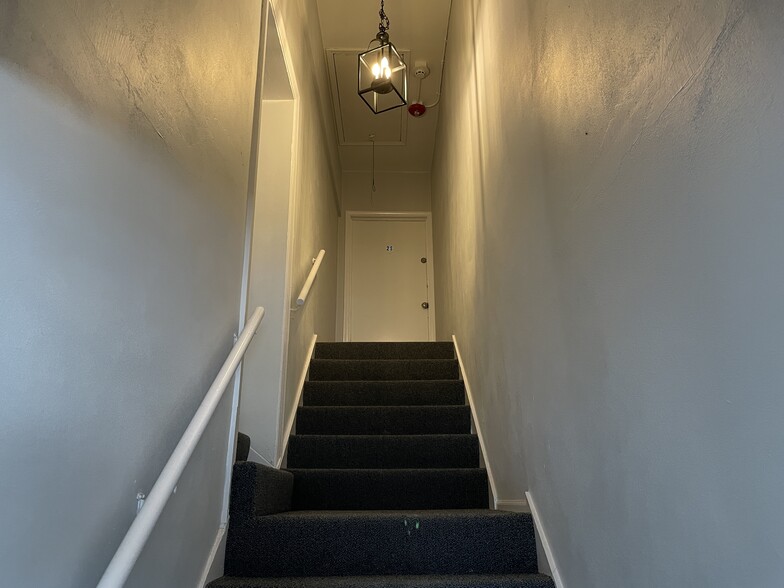 More Photos Of 215 N Waukegan Rd, Lake Bluff Convenience Store For Sale