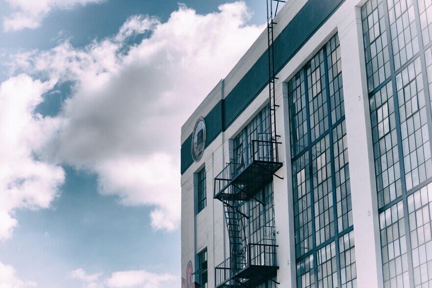 More Photos Of 1700 S Santa Fe Ave, Los Angeles Loft Creative Space For Lease