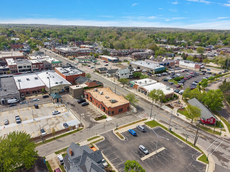More Photos Of 150 E University Dr, Rochester Storefront Retail Office For Lease