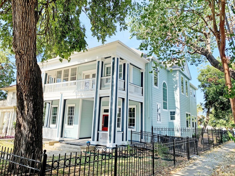 More Photos Of 127 Lewis St, San Antonio Office For Sale