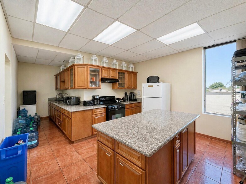 More Photos Of 909 N D St, San Bernardino Office For Sale