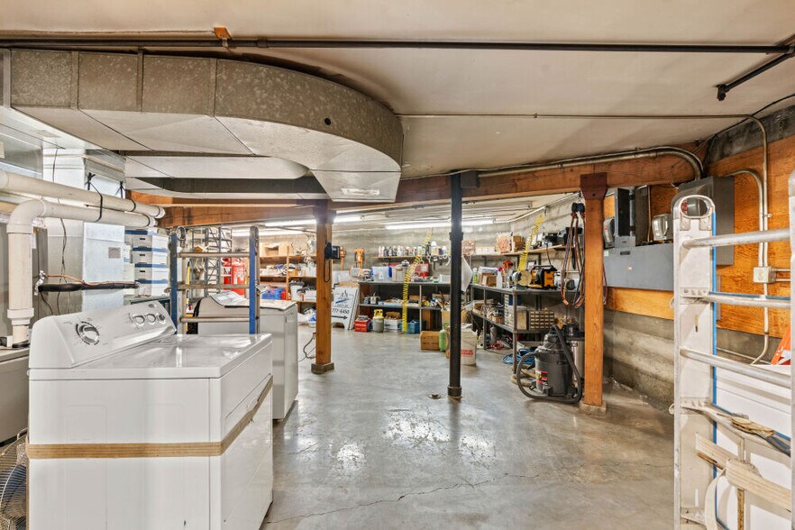 More Photos Of 6601 SE Foster Rd, Portland Storefront Retail Office For Sale