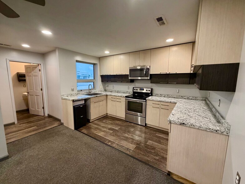 More Photos Of 405 Lake Ave, Gothenburg Distribution For Sale