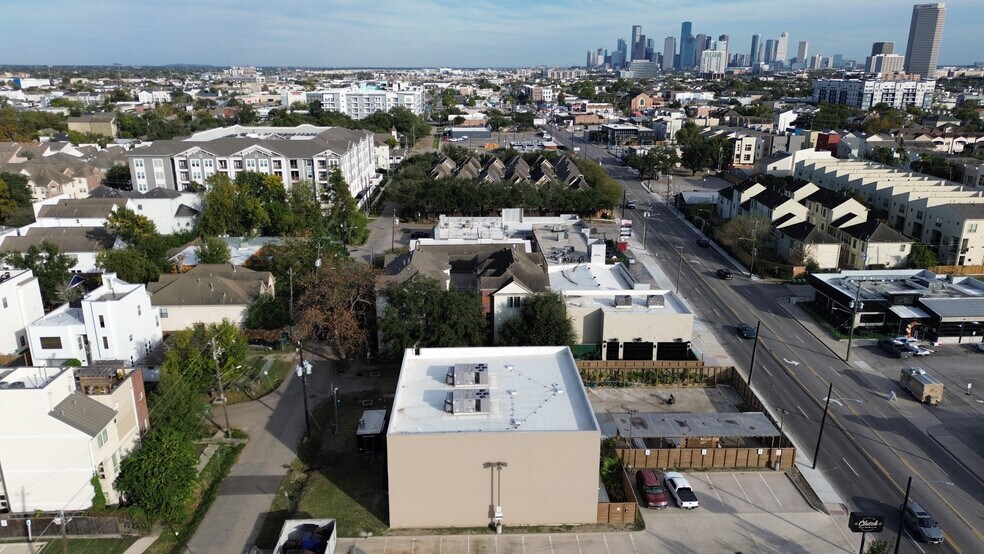 More Photos Of 5316 Washington Ave, Houston Bar For Lease