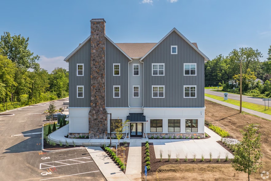 More Photos Of 731 Federal Rd, Brookfield Apartments For Lease
