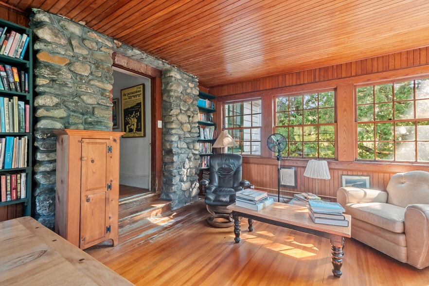 More Photos Of 535 Main Rd, Monterey Specialty For Sale