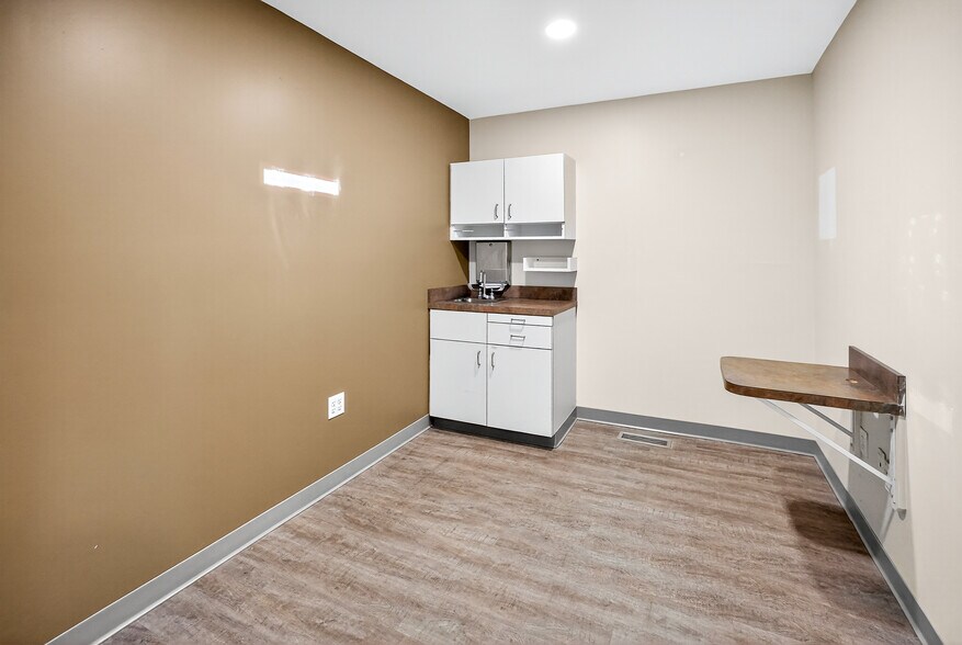 More Photos Of 93 Pond St, Sharon Medical For Sale