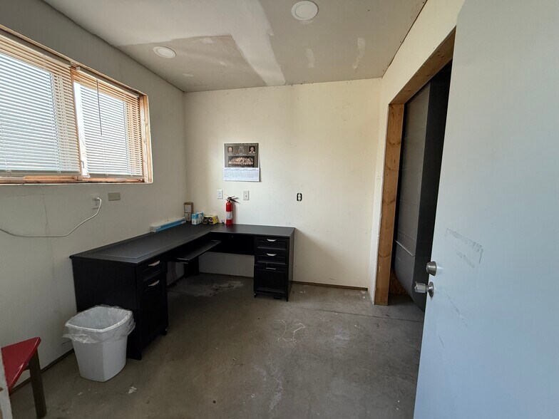 More Photos Of 304 S Obannon St, Raymond Fast Food For Lease