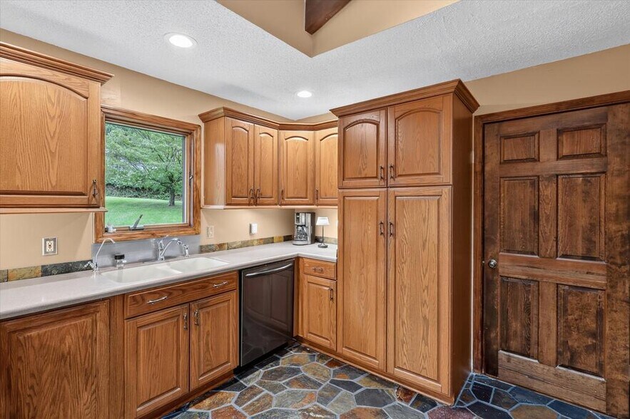 More Photos Of 19080 N Fork River Rd, Abingdon Specialty For Sale