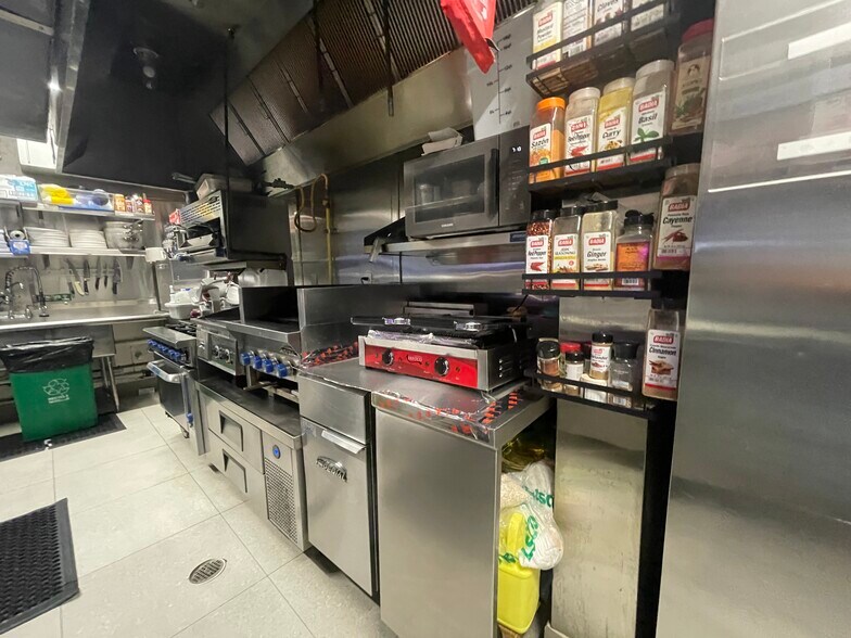 More Photos Of 201-205 NE 31st St, Oakland Park Restaurant For Sale