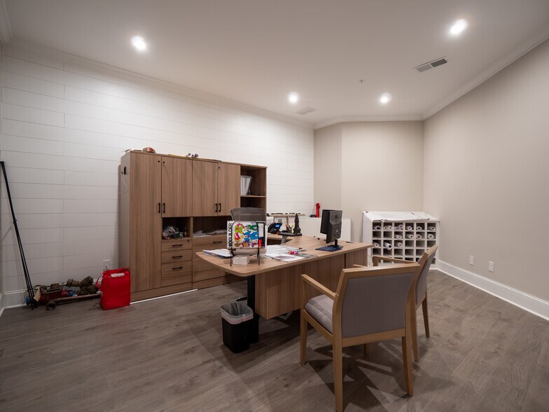 More Photos Of 3957 S Main St, Acworth Office For Sale