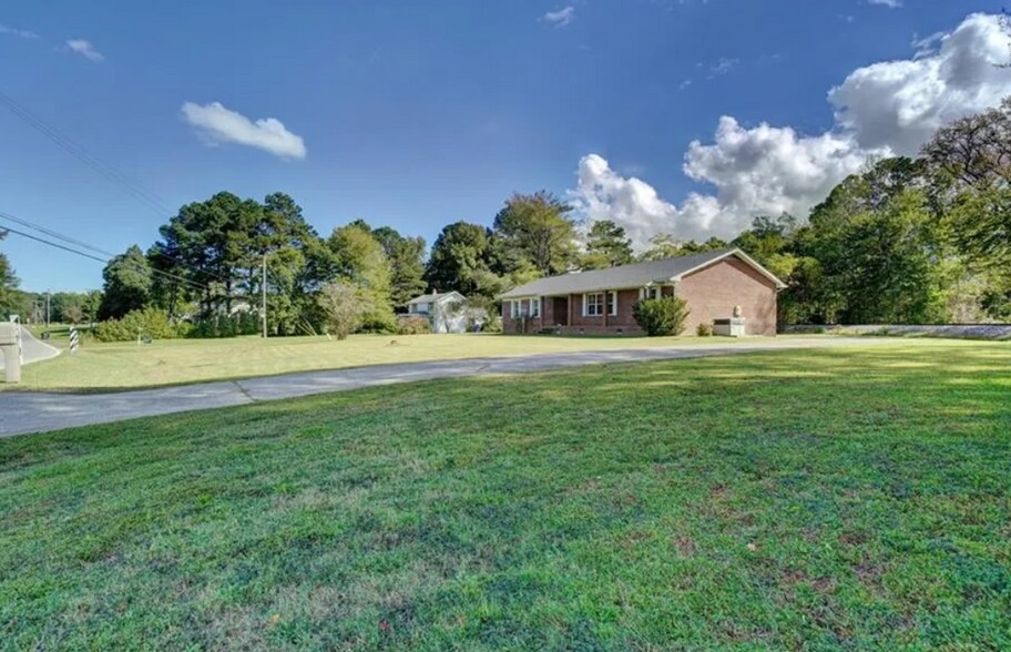 Primary Photo Of 4530 Shoulders Hill Rd, Suffolk Medical For Sale