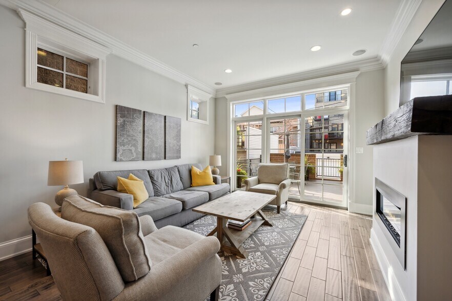 More Photos Of 1428 N Cleveland Ave, Chicago Hospitality For Sale