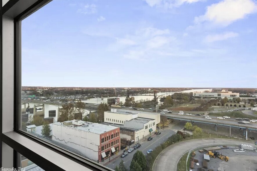 More Photos Of 620 President Clinton Ave, Little Rock Light Distribution For Sale