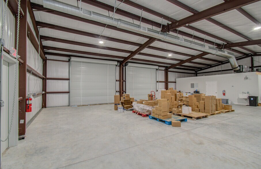 More Photos Of 7514 Bailey Rd, Pearland Warehouse For Lease