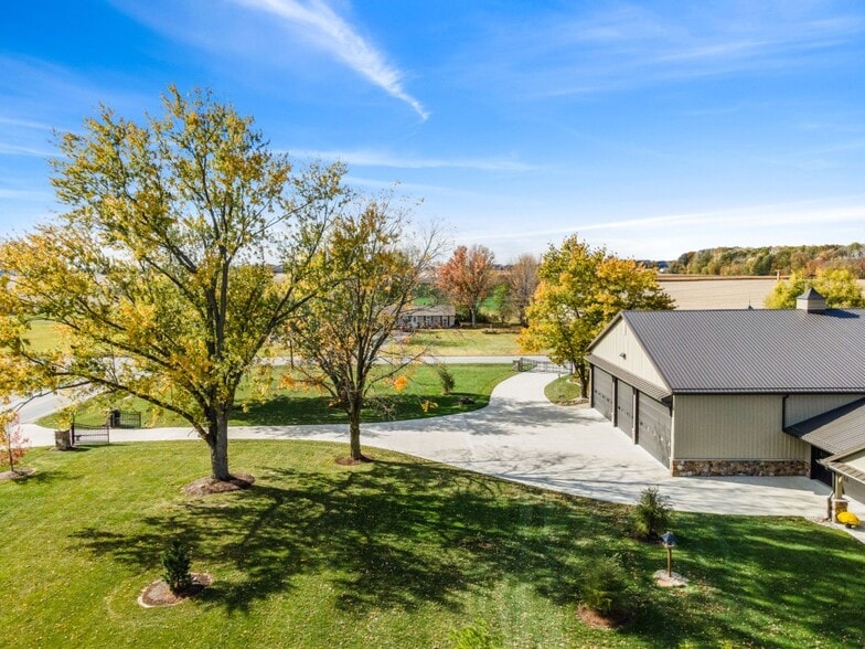 More Photos Of 15306 Covington Rd, Fort Wayne Flex For Sale