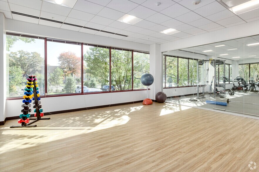 More Photos Of 381 Elden St, Herndon Office For Sale