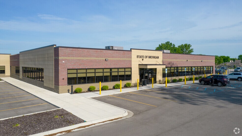 Primary Photo Of 13041 10 Mile Rd, Warren Office For Sale