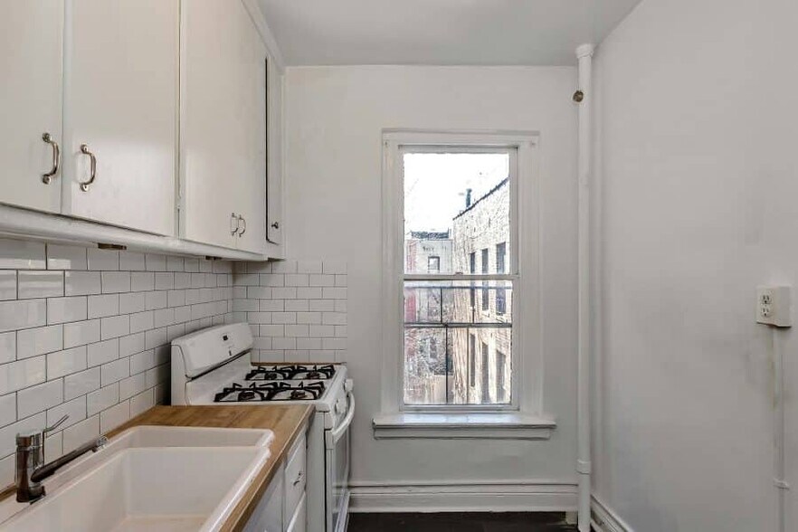 More Photos Of 240 Powers St, Brooklyn Apartments For Sale